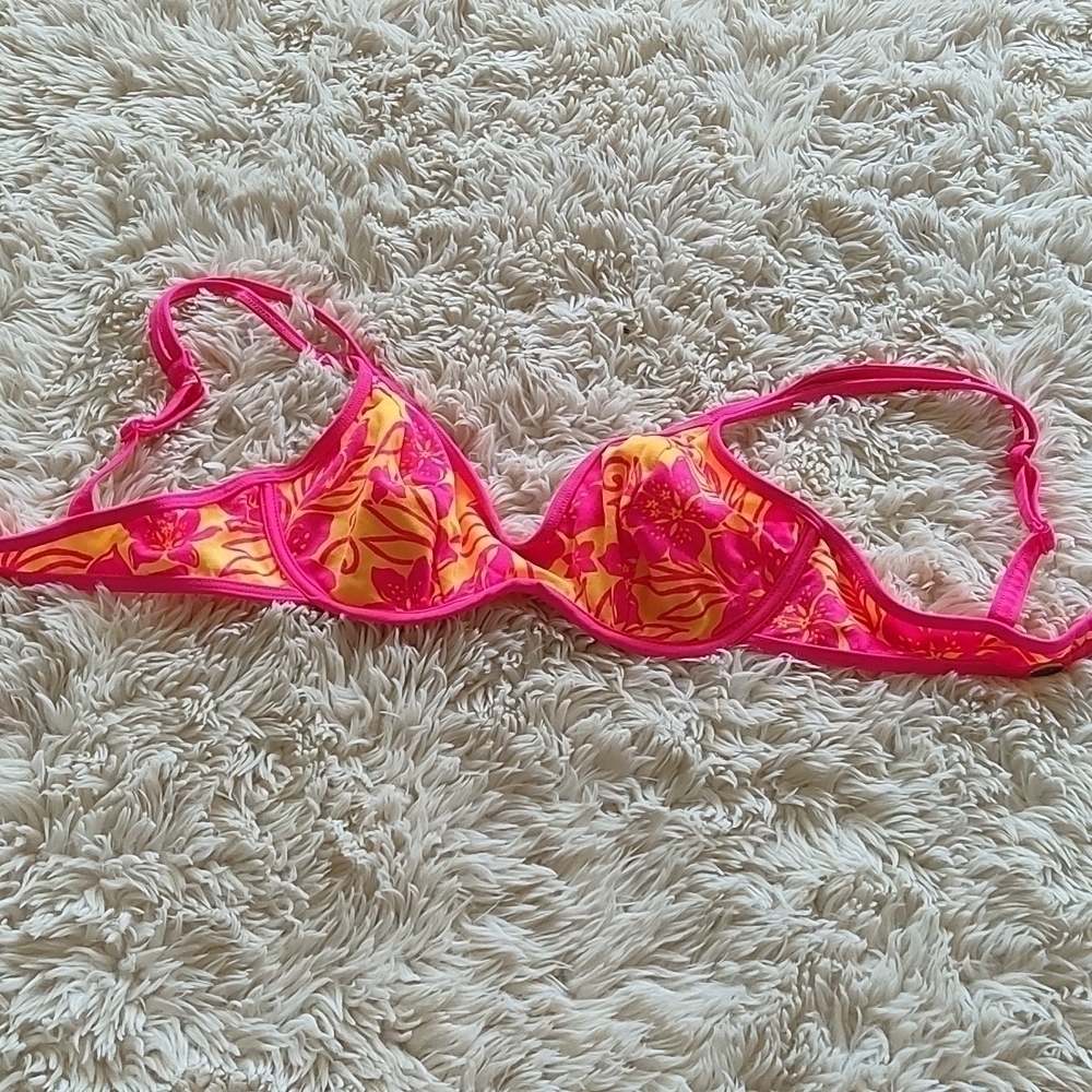 SUPER Cute Bikini Top 32D Pink Multicolor